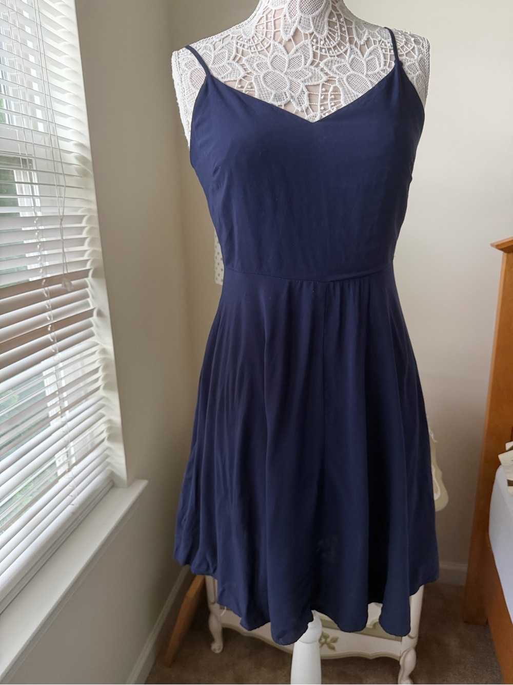 EUC GAP Navy Blue Fit and Flare Sun Dress V Neck Spaghetti Strap Size Medium